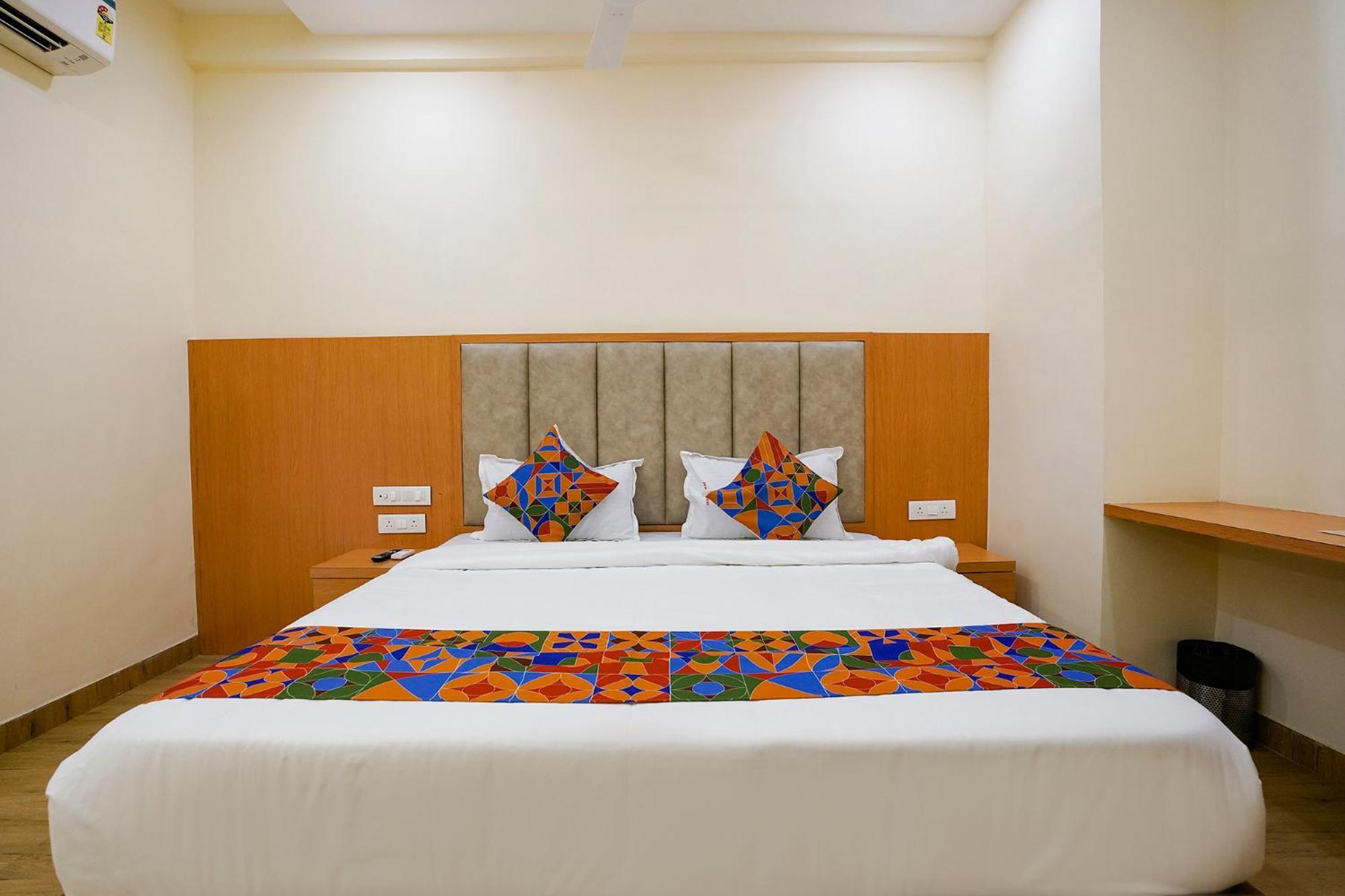 Fabhotel 7 Square - Nr Bkc Mumbai Exterior photo