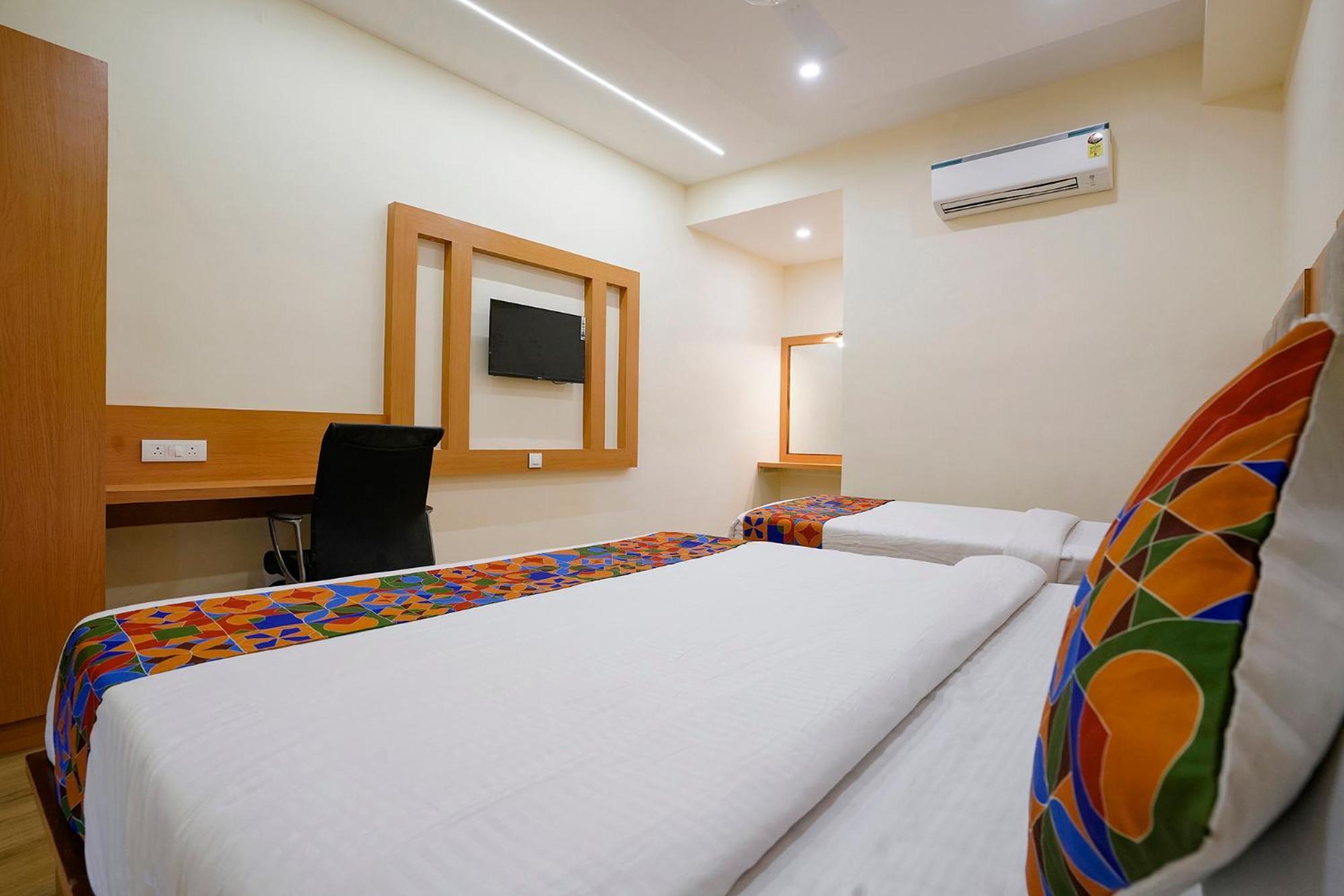 Fabhotel 7 Square - Nr Bkc Mumbai Exterior photo