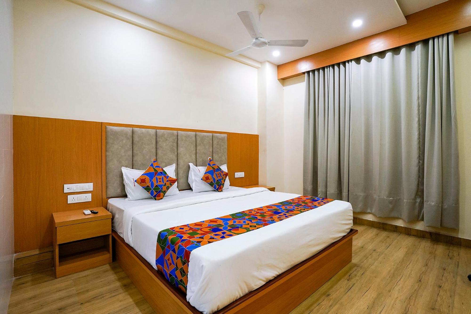 Fabhotel 7 Square - Nr Bkc Mumbai Exterior photo