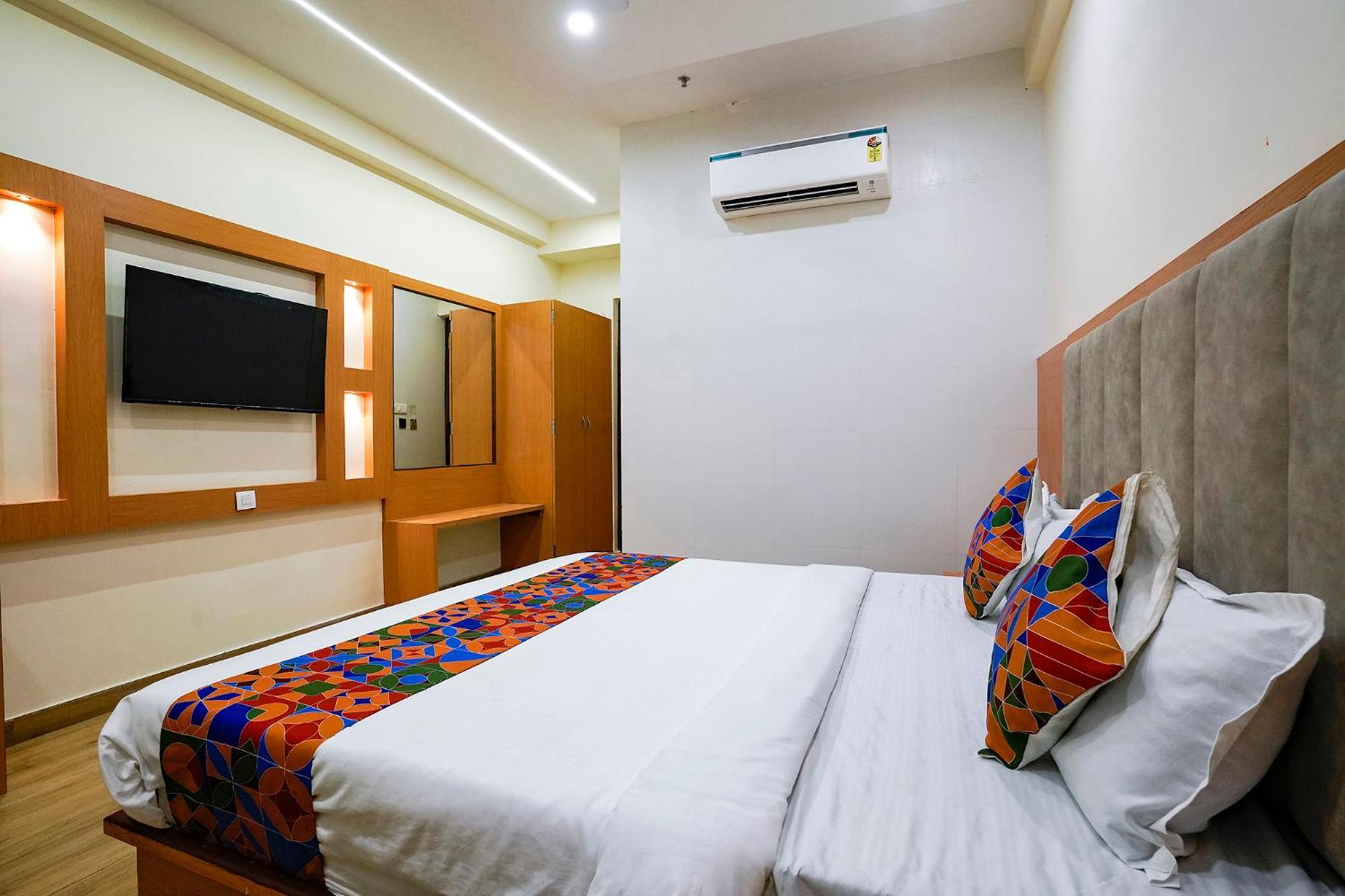 Fabhotel 7 Square - Nr Bkc Mumbai Exterior photo