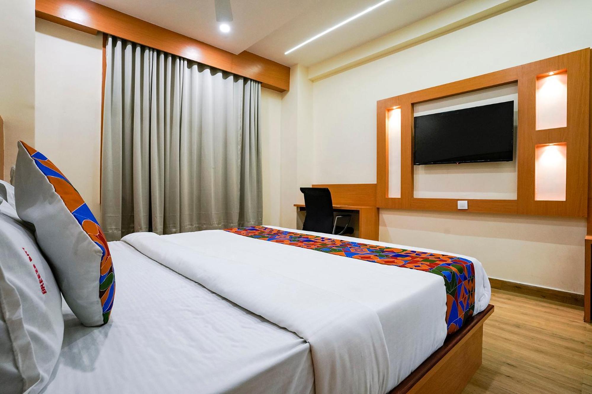 Fabhotel 7 Square - Nr Bkc Mumbai Exterior photo